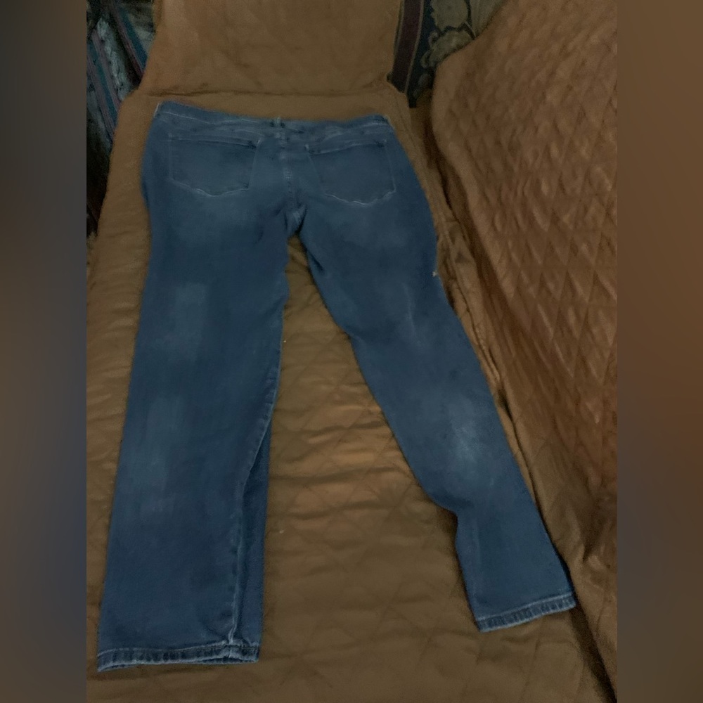 Cute embroidered Old Navy jeans - Picture 3 of 4